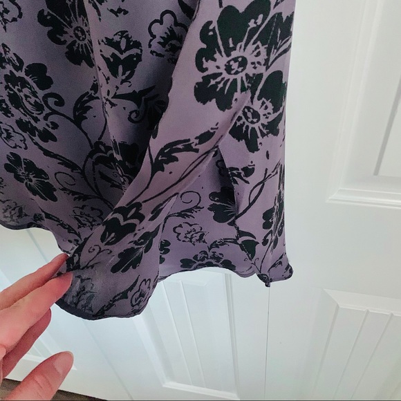 Lengthy Chiffon V-Neck Blouse - Picture 5 of 8